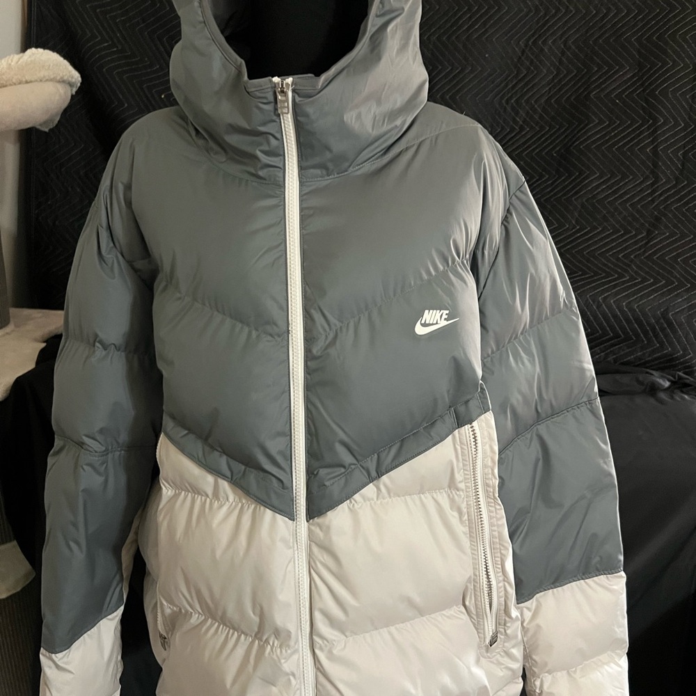 Nike Gray and White Puffer Jacket with Chevron Design
